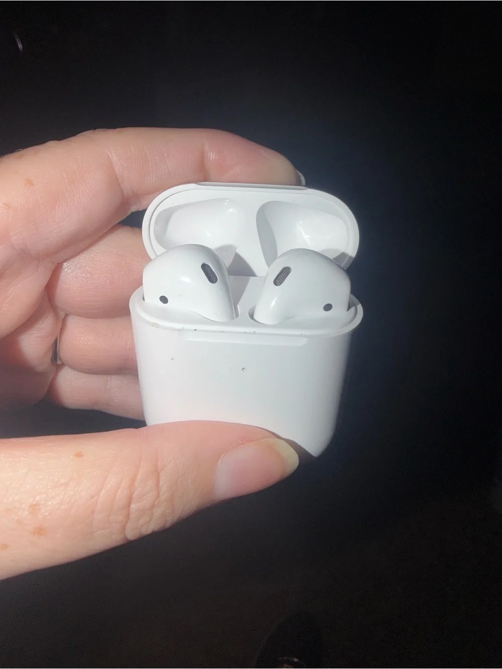 Apple AirPods Gen 2 with charging case - White